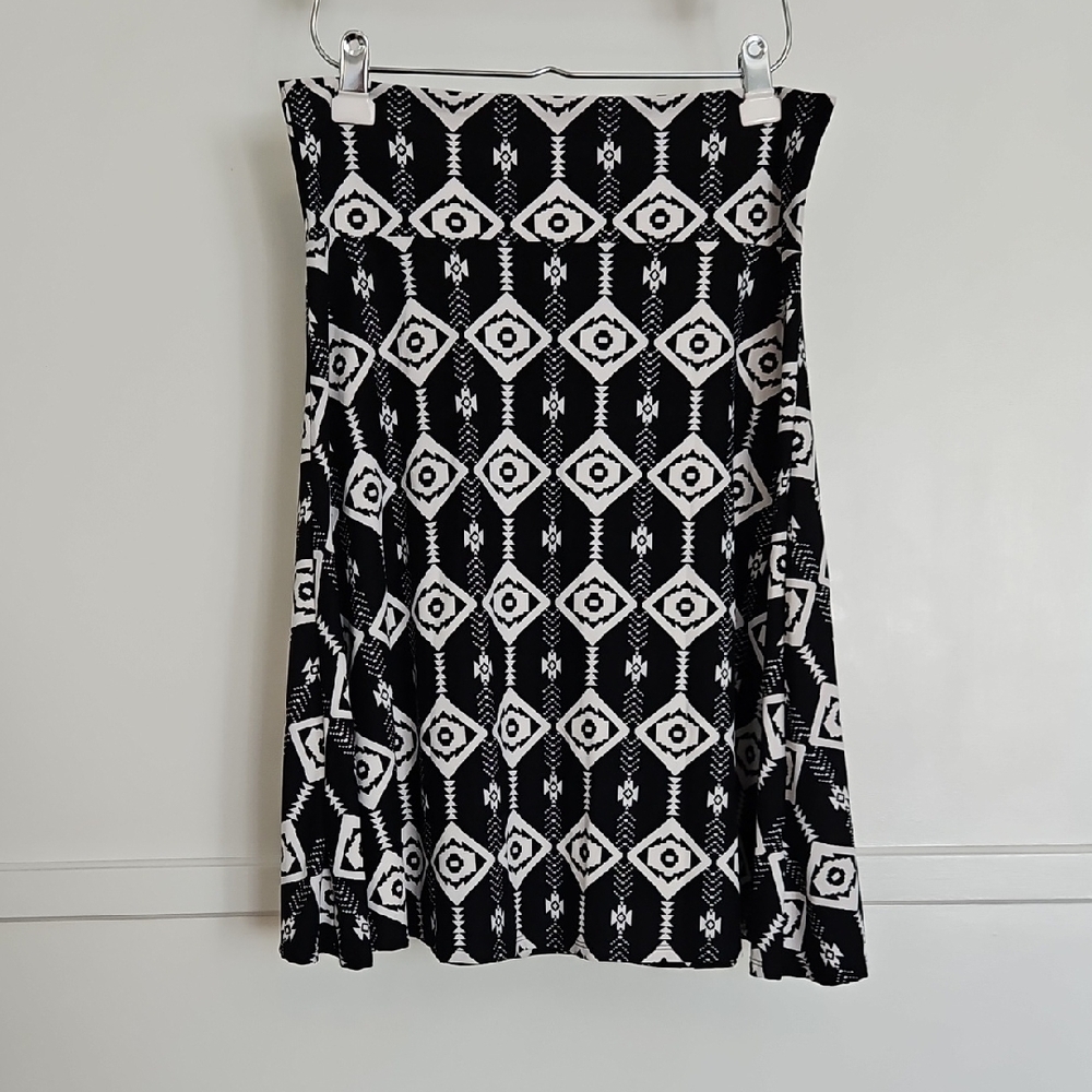 LuLaRoe Black & White Geometric Patterned Skirt